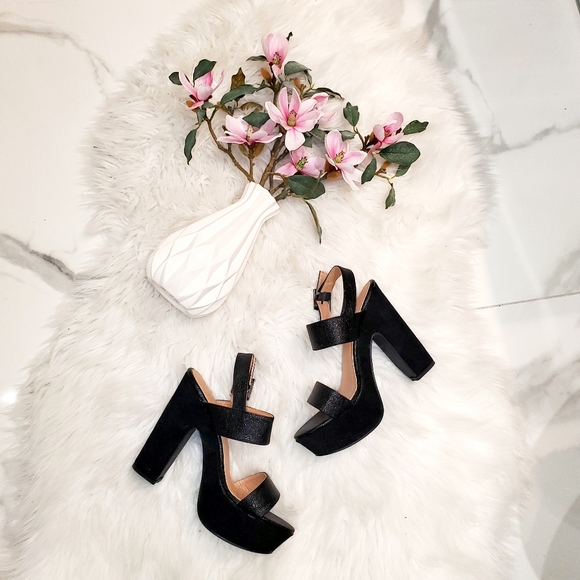 NWOT Black Heels - Picture 2 of 8